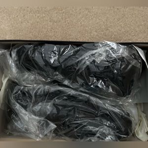 NWT black Bass work shoes.